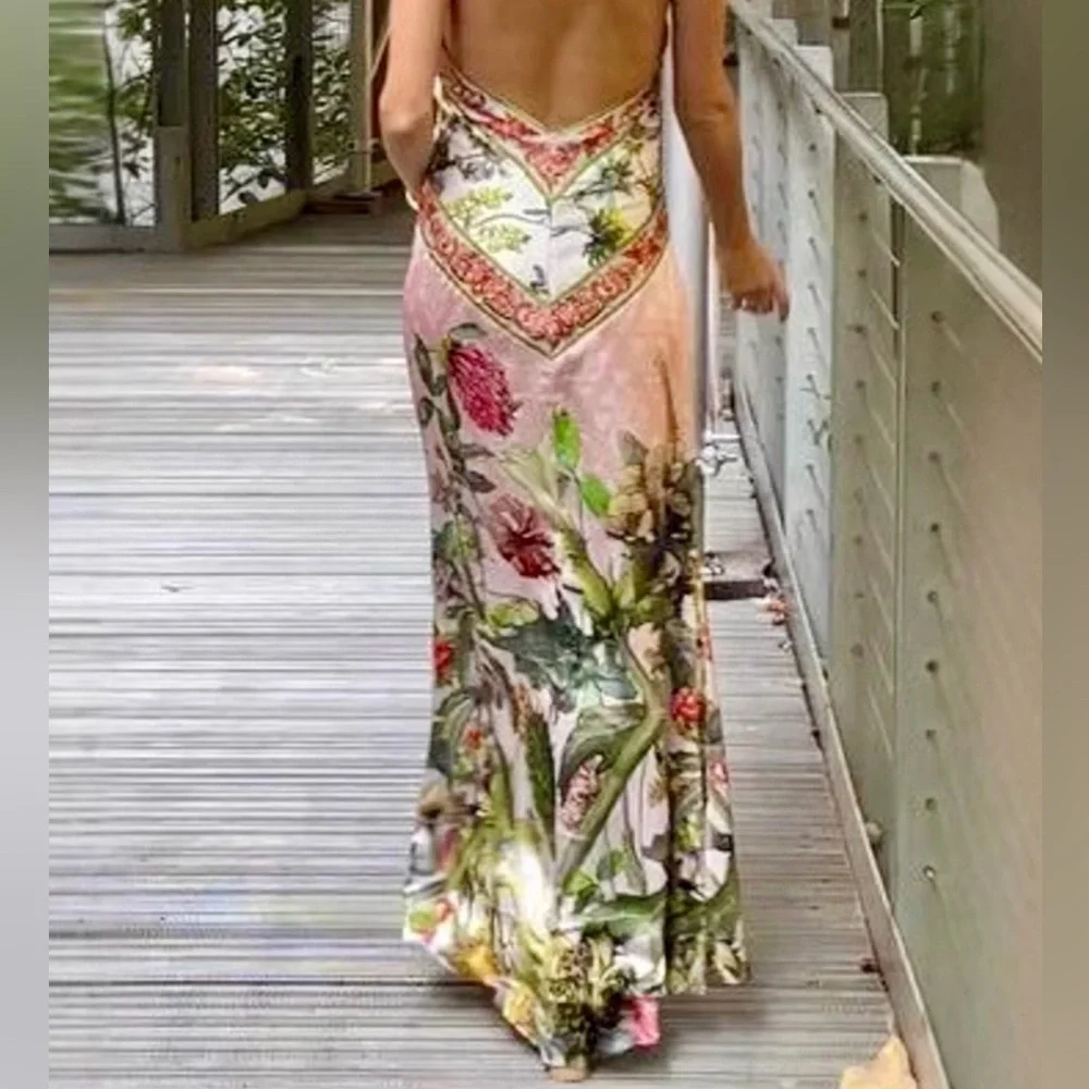 ❤️Hello Gorgeous! Printed Halter Neck Backless Maxi Dress - Picture 7 of 10